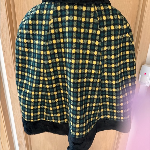 NWT Voodoo Vixen Checkered Retro Style Short Cape with Black Fur/Slash Pockets - Picture 3 of 6